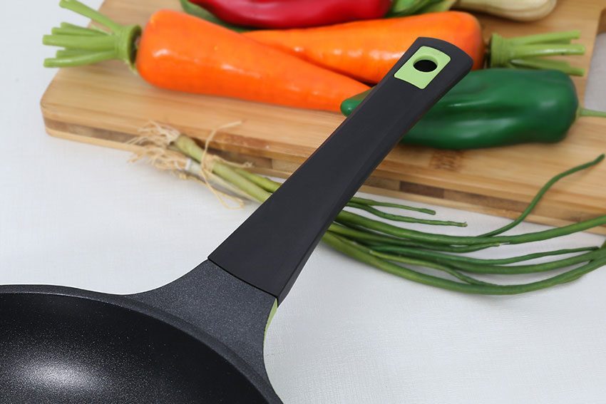 Thiết kế tay cầm của chảo kim cương Sunhouse CSMD28N
