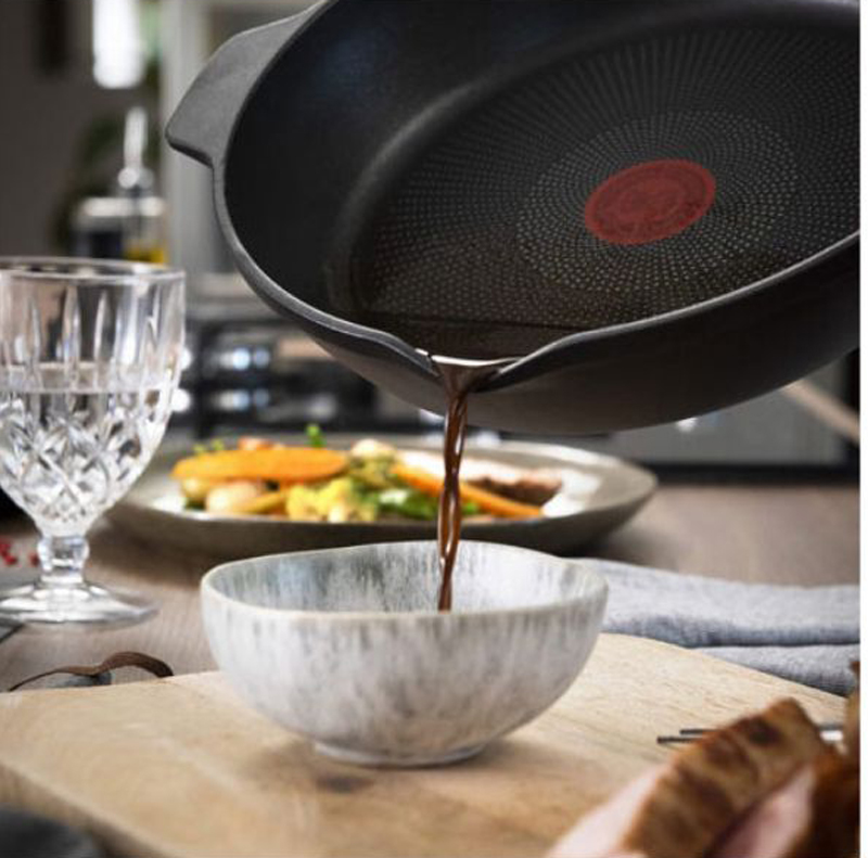 Chảo đúc sâu lòng cao cấp Tefal Robusto 28cm E2491944 - Hàng chính hãng