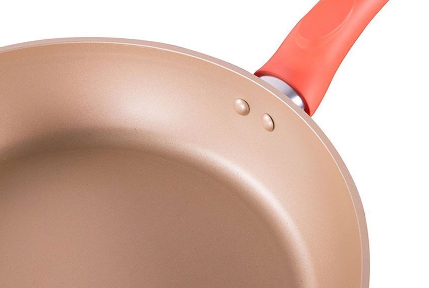 Quai của chảo giả đúc Sunhouse SFPA26M được tán đinh chắc chắn