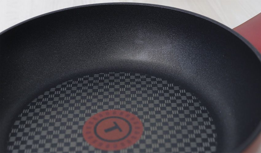 Thiết kế lòng chảo của Chảo nhôm chống dính Tefal C6820472
