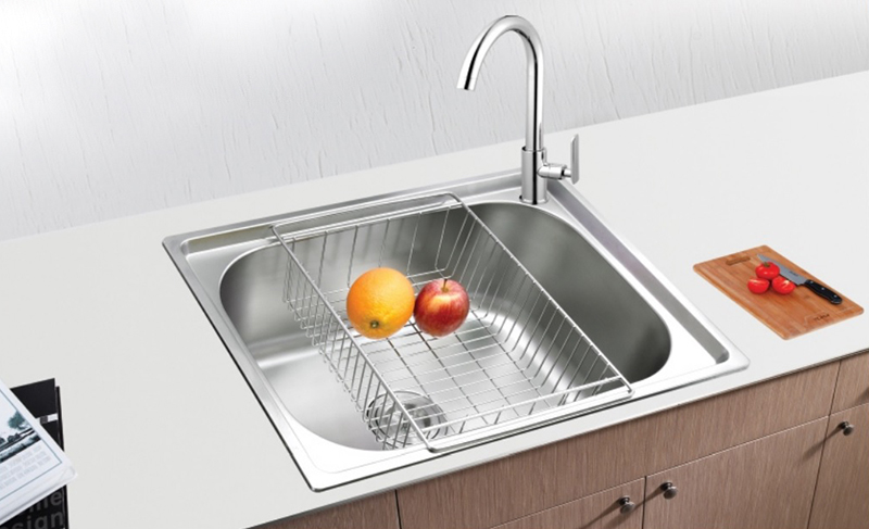 Chậu rửa chén Roland A-5642 sơ hữu màu sắc tươi sáng của Inox