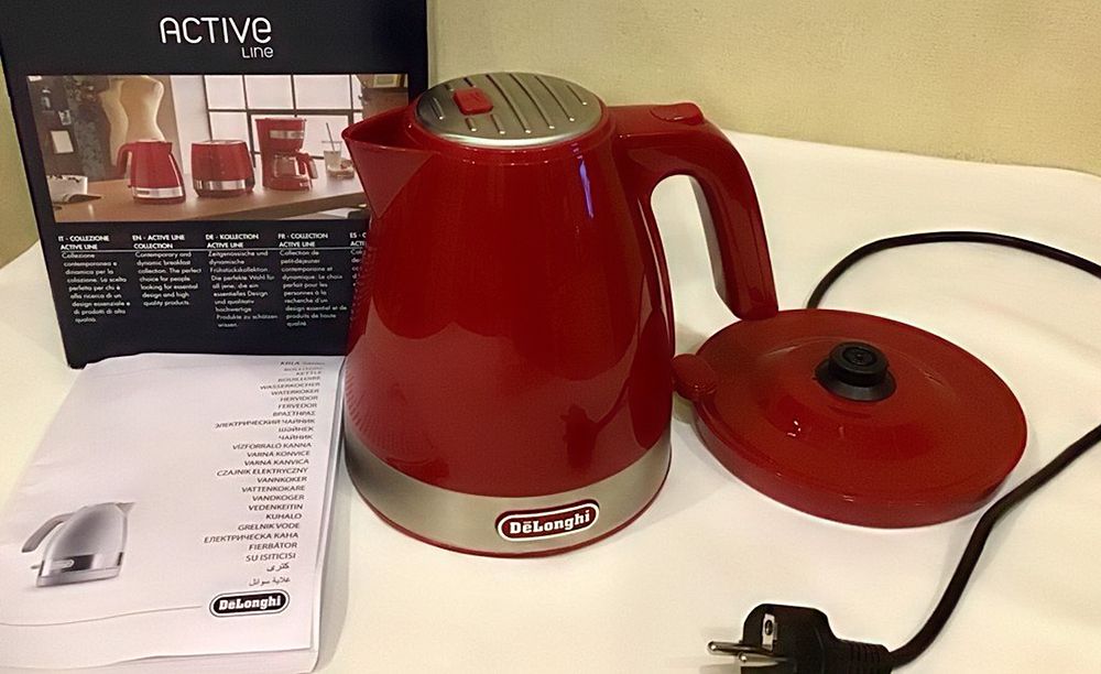 Ấm đun nước DeLonghi ACTIVE LINE KBLA2000.R - Hàng chính hãng