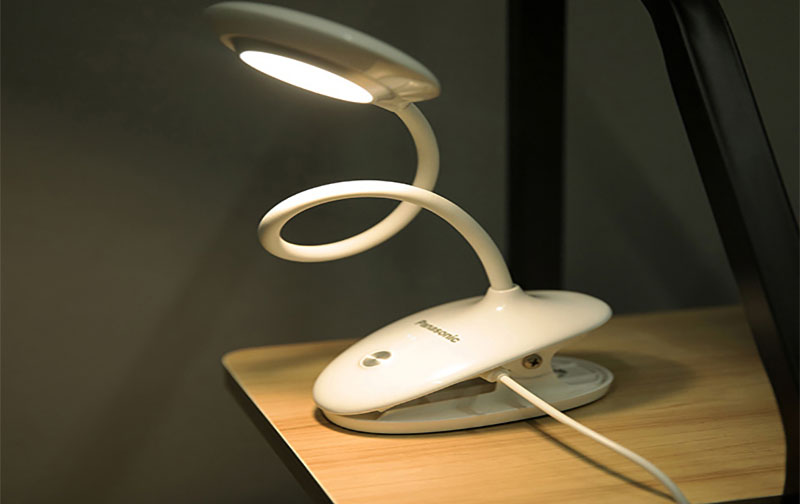Đèn LED để bàn Panasonic HH-LT023219 - Hàng chính hãng