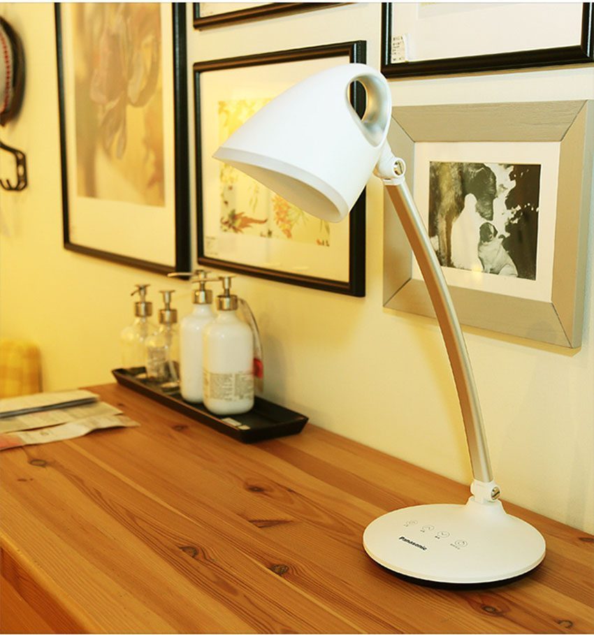 Đèn bàn LED Panasonic HHLT0620