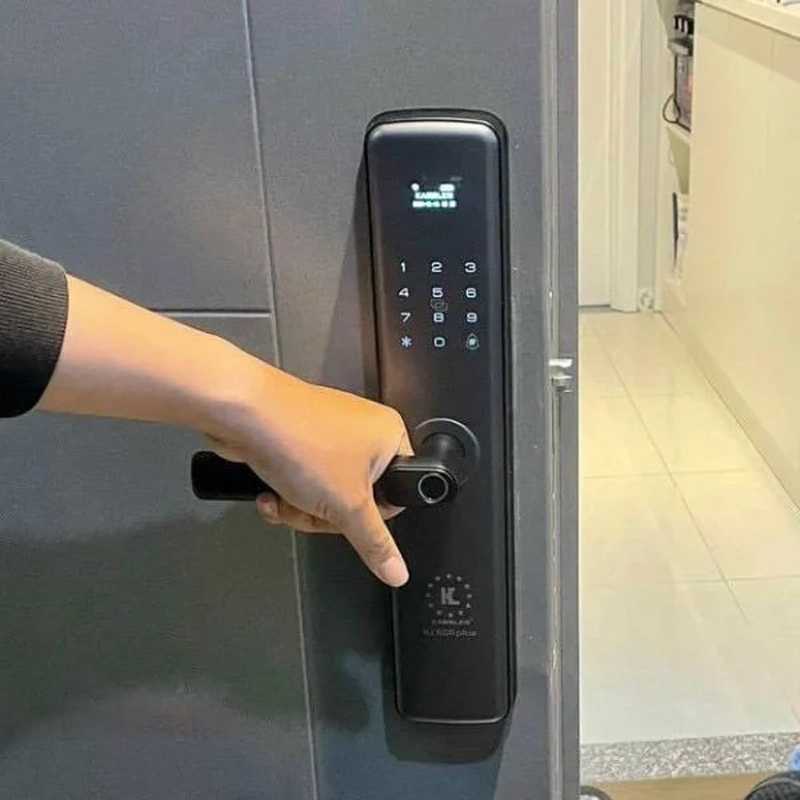 Được làm từ chất liệu titan siêu bền (chống oxy hóa) và nhựa ABS chịu lực