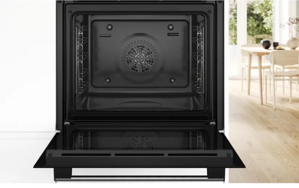 Khoang lò rộng rãi, cho phép nướng nguyên con gà, vịt 