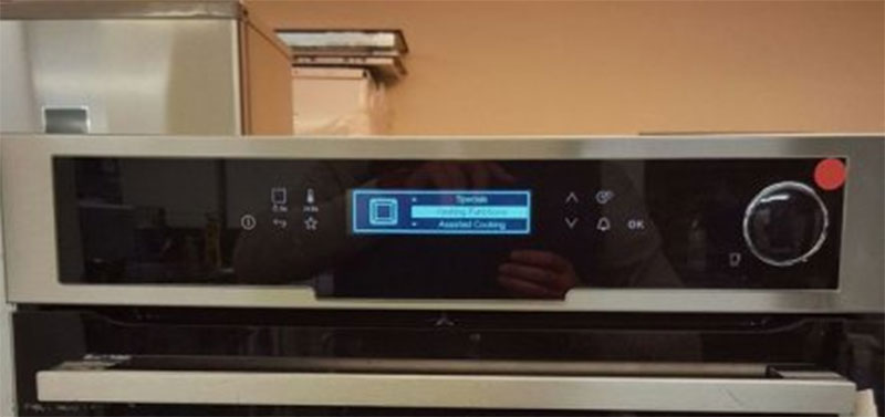 Màn hình hiển thị của lò nướng âm tủ Electrolux EOB8851AAX