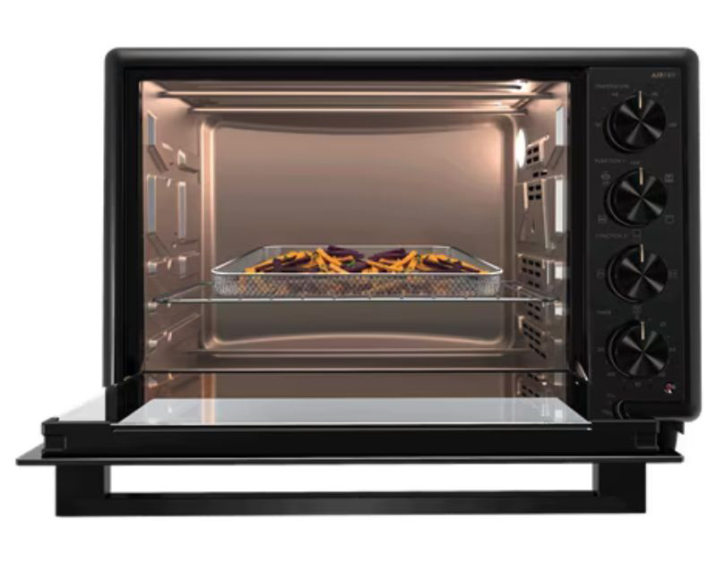 Khoang lò được cấu tạo từ chất liệu thép không gỉ, đảm bảo an toàn sức khỏe người dùng