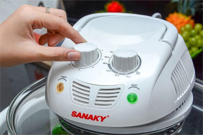 Bảng điều khiển của lò nướng thủy tinh Sanaky VH 148T