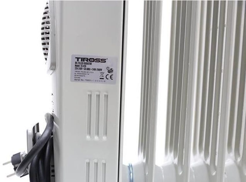 Lò sưởi dầu Tiross 13 thanh TS-926 bao gồm 13 thanh sưởi