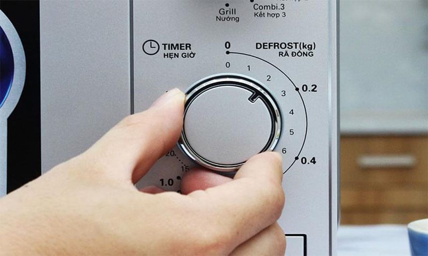 Nút vặn của lò vi sóng Aqua AEM-G2135V