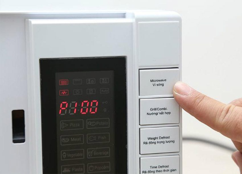 Bảng điều khiển của lò vi sóng Aqua AEM-G3650W