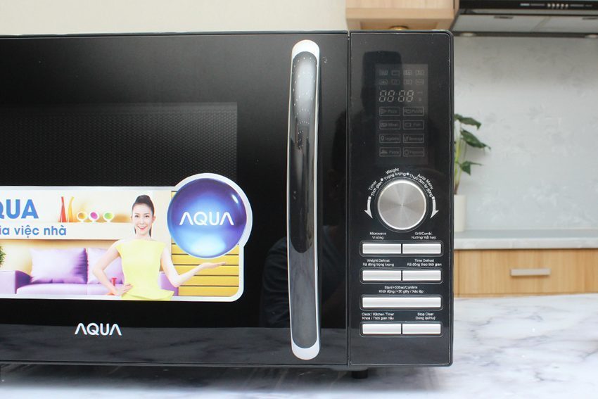 Bảng điều khiển của lò vi sóng Aqua AEM-G3850V