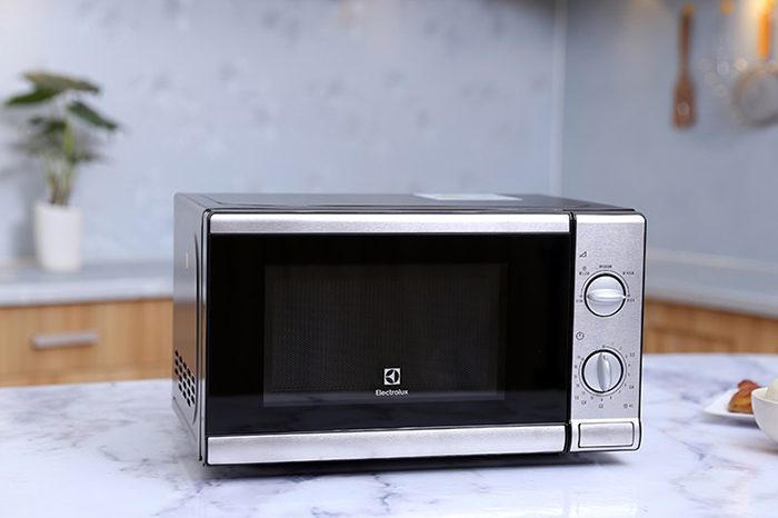 Lò vi sóng Electrolux EMM2026MX
