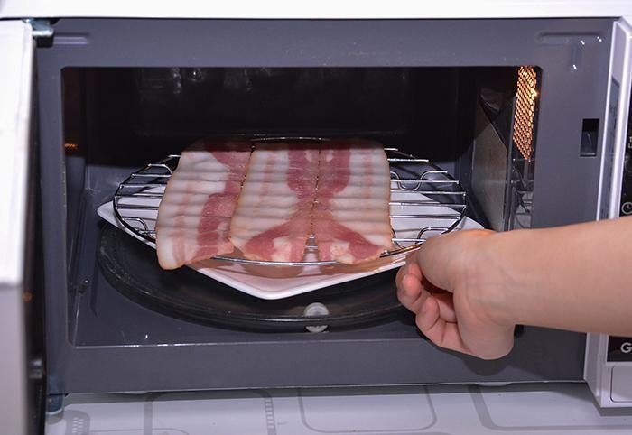 Lò vi sóng Electrolux EMM2311W