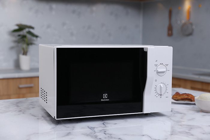 Lò vi sóng Electrolux EMM2322MW - Hàng chính hãng