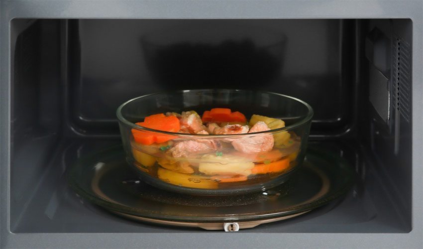 Khoang lò của Lò vi sóng Electrolux EMM23K18GW