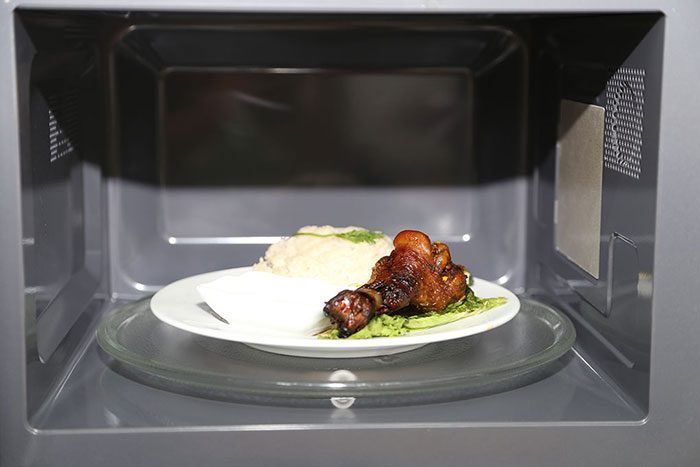 Lò vi sóng Panasonic NN-SM332M - Hàng chính hãng