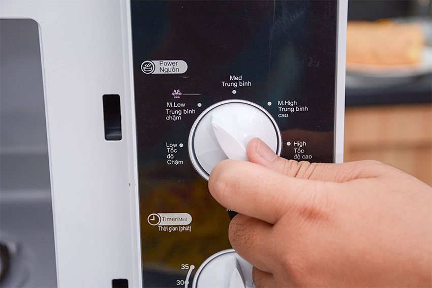 Lò vi sóng Sanyo EM-G3133V 23 lít - Hàng chính hãng