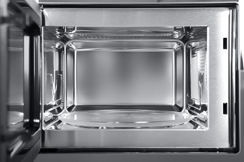 Khoang lò làm bằng thép không gỉ có lớp sơn chống dính 