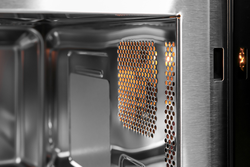 Đèn chiếu sáng bên trong cho bạn dễ dàng quan sát được thực phẩm