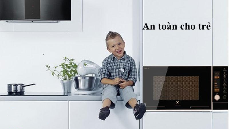 Khóa trẻ em của Lò vi sóng kết hợp nướng Electrolux EMG25D89GGP