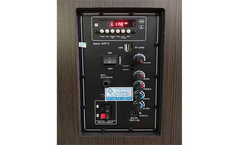 Bảng điều khiển của Loa kéo di động Ronamax MR-12