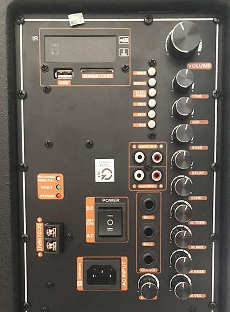 Bảng điều khiển của loa kéo ronamax kmn18