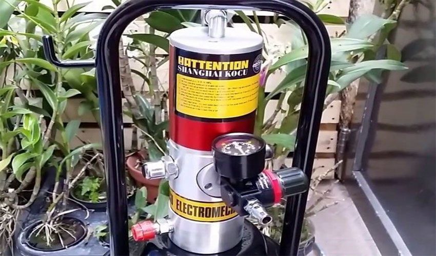 Máy bơm mỡ khí nén Kocu 12 lít GZ-8 - Hàng chính hãng