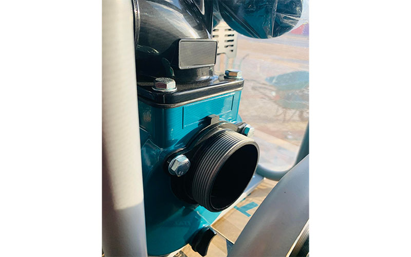 Máy bơm nước dùng xăng Total TP3302