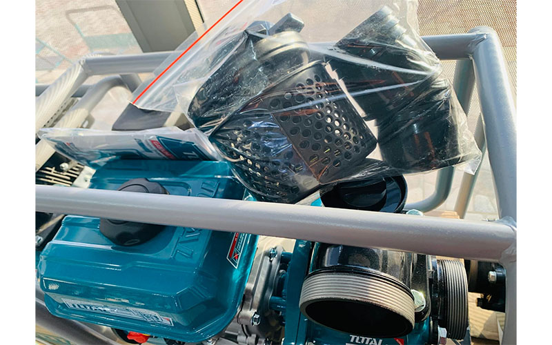 Máy bơm nước dùng xăng Total TP3302