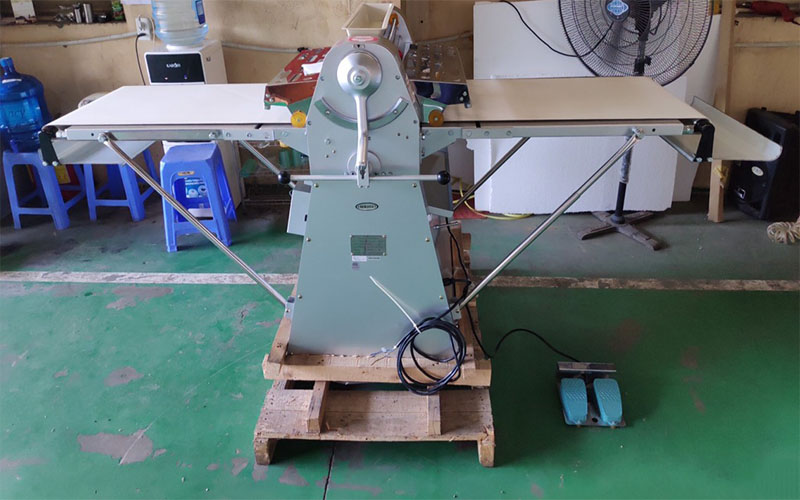 Máy cán bột băng chuyền Berjaya BJY-DS500 - Hàng chính hãng