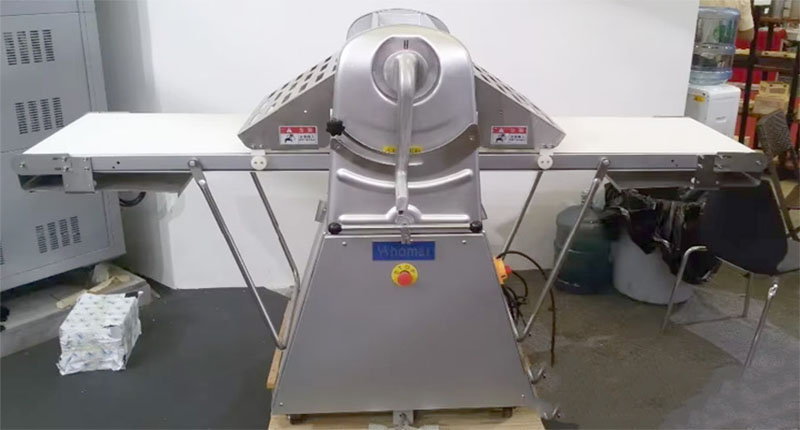 Máy cán bột công nghiệp Homat HM-520E - Hàng chính hãng