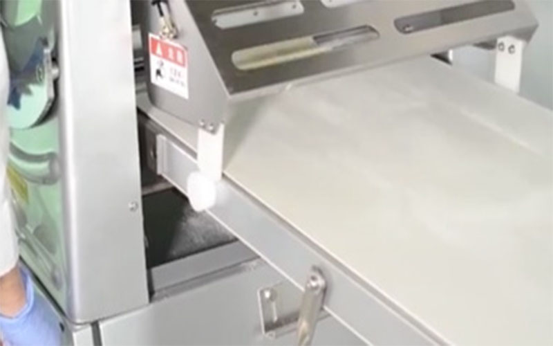 Máy cán bột công nghiệp Homat HM-520E - Hàng chính hãng