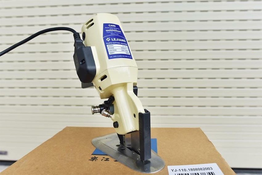 Máy cắt vải cầm tay Lejiang YJ-110 - Hàng chính hãng