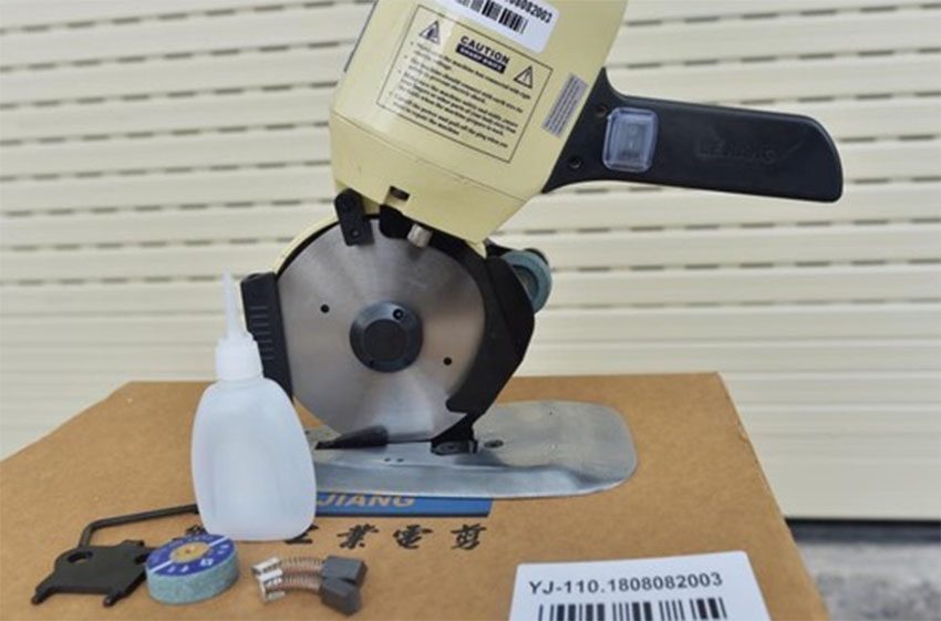 Máy cắt vải cầm tay Lejiang YJ-110 - Hàng chính hãng