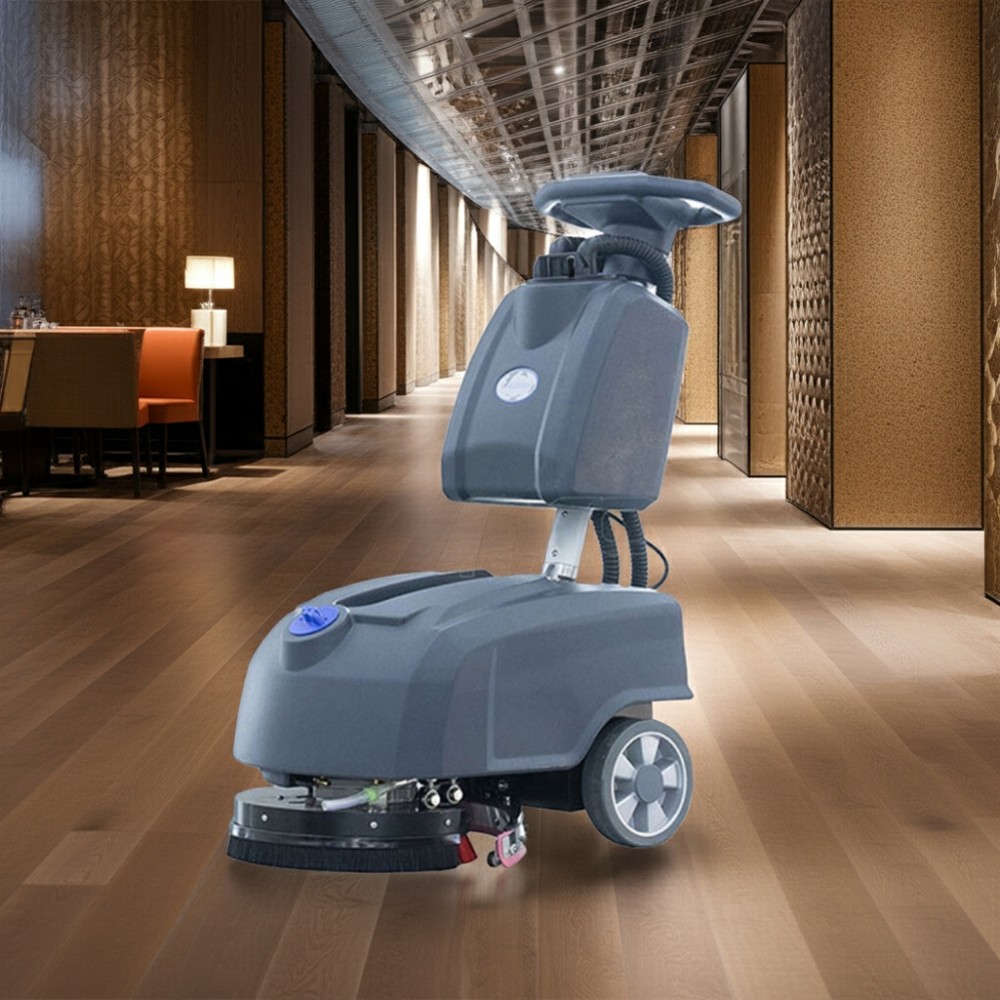 Bánh xe lớn, di chuyển êm ái, không gây trầy xước mặt sàn