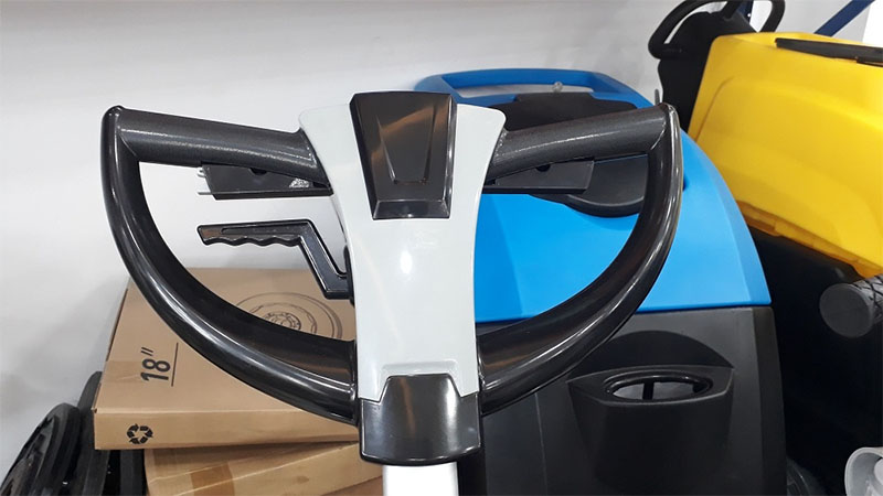 Thiết kế tay cầm của Máy chà sàn liên hợp Hiclean HC500