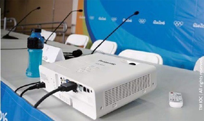 Máy chiếu Panasonic PT-LB423 - Hàng chính hãng