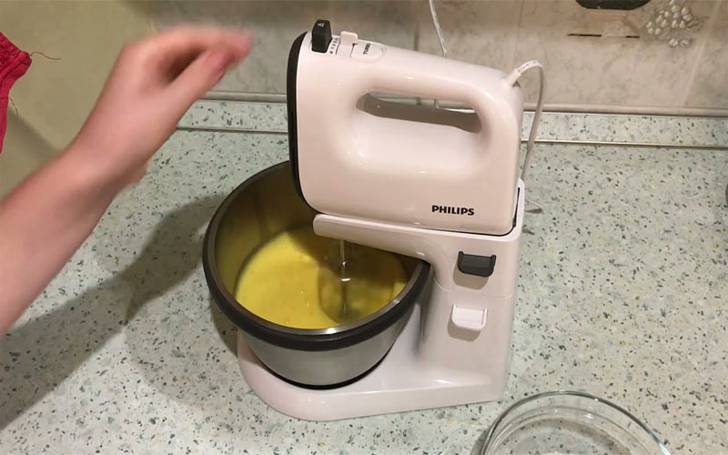 Máy đánh trứng để bàn Philips HR3750 - Hàng chính hãng