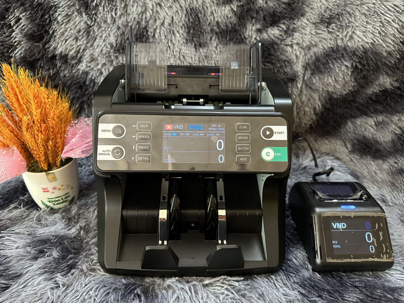 Thiết kế sang trọng, phù hợp với mọi môi trường làm việc