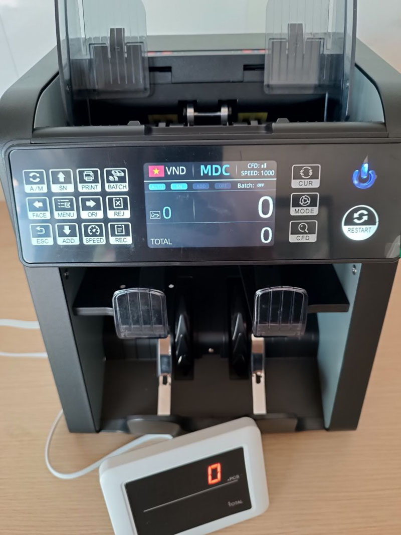Có thể đếm được nhiều mệnh giá và các loại tiền khác nhau