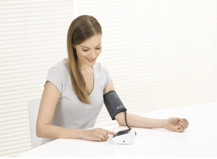 Máy đo huyết áp bắp tay Omron HEM 7130 - Hàng chính hãng