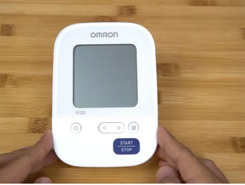 Máy đo huyết áp bắp tay Omron HEM-7156 - Hàng chính hãng