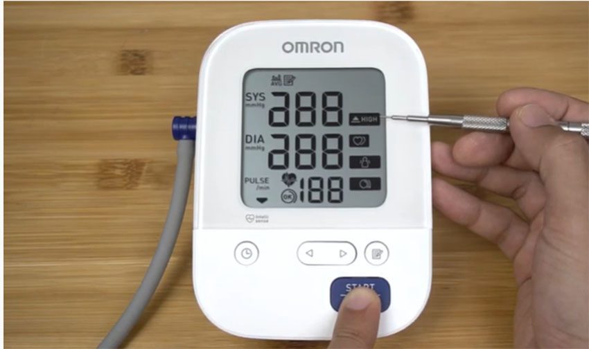 Máy đo huyết áp bắp tay Omron HEM-7156 - Hàng chính hãng