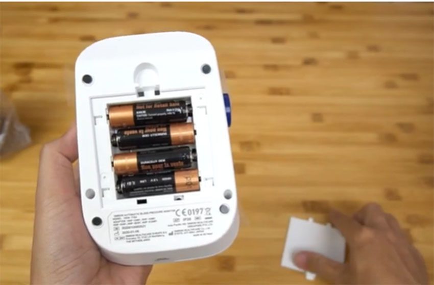Máy đo huyết áp bắp tay Omron HEM-7156 - Hàng chính hãng