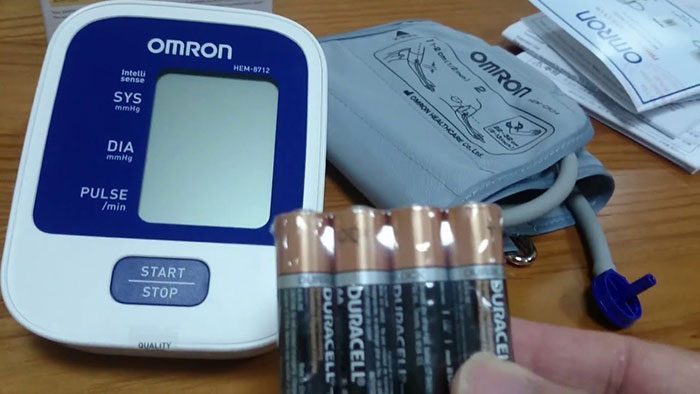 Máy đo huyết áp bắp tay Omron HEM 8712 - Hàng chính hãng