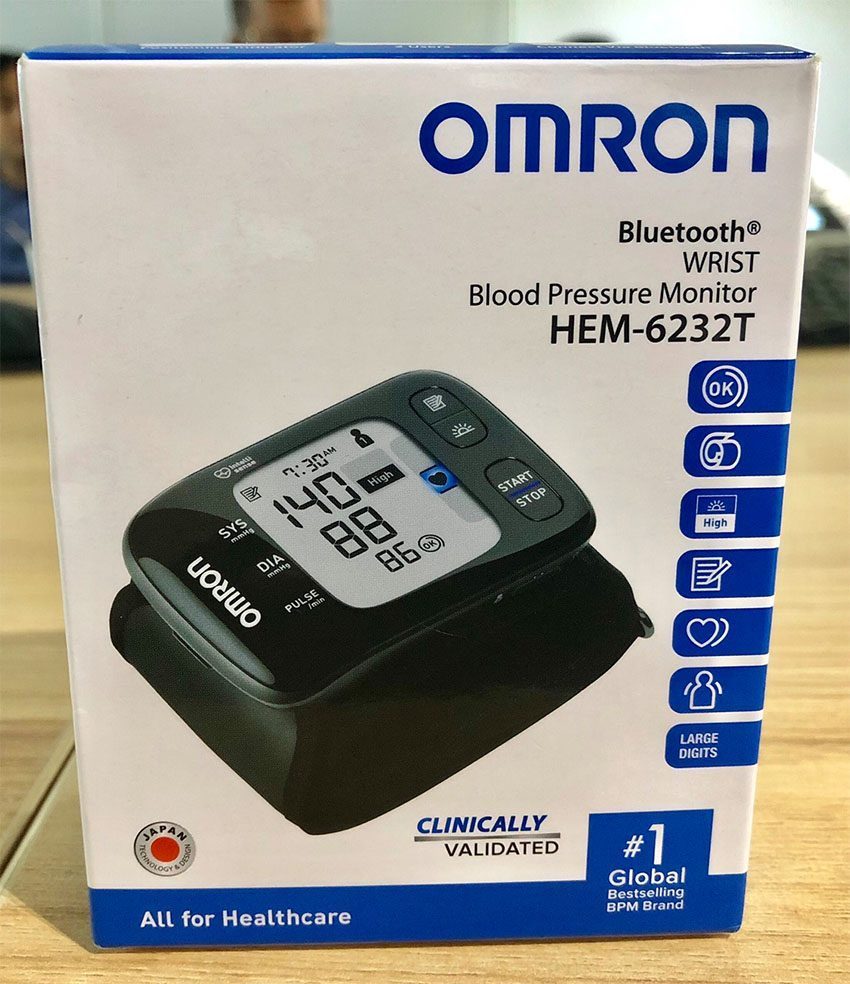 Máy đo huyết áp cổ tay Omron HEM-6232T - Hàng chính hãng