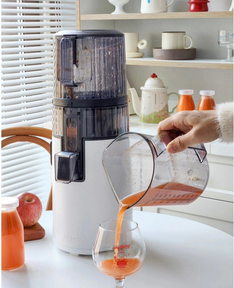 Dung tích 1 lít, chứa được nhiều nước ép