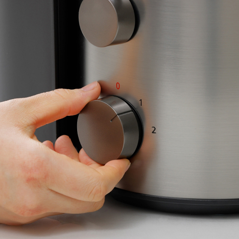 Có 2 tốc độ phù hợp cho từng loại trái cây mềm, cứng